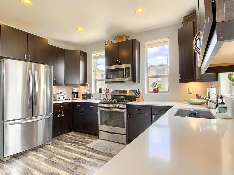 3045 Geneva St — Photo 11