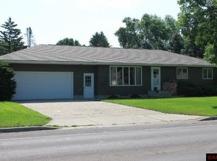 375 N Cordova Ave, Le Center, MN 56057