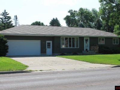 375 N Cordova Ave, Le Center, MN, 56057