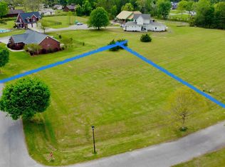 40 Stuart Ave, Lake Waccamaw, NC 28450