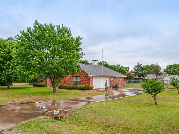 2nd image of 406 Sunrise Dr