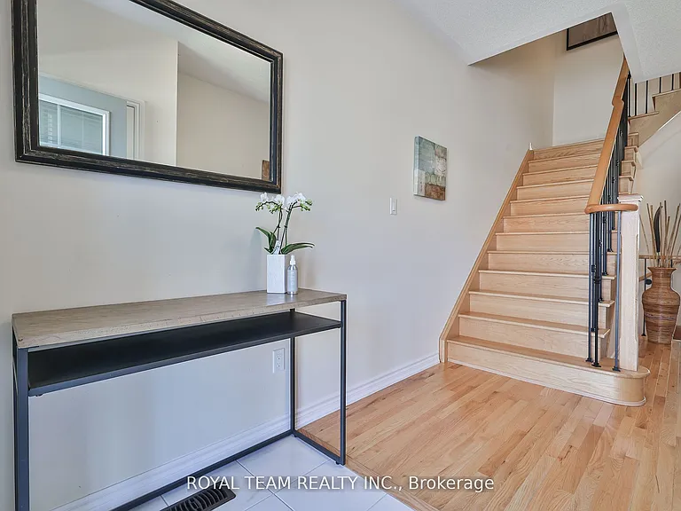 1246 Peelar Cres — Photo 4