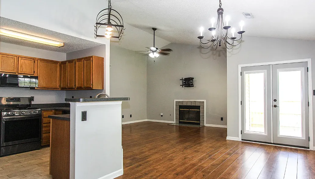 3 bed, 1229 sqft, $2,300 — Photo 1
