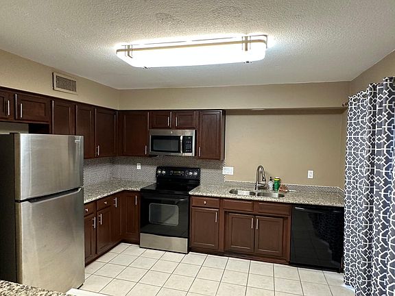 Kitchen with all appliances