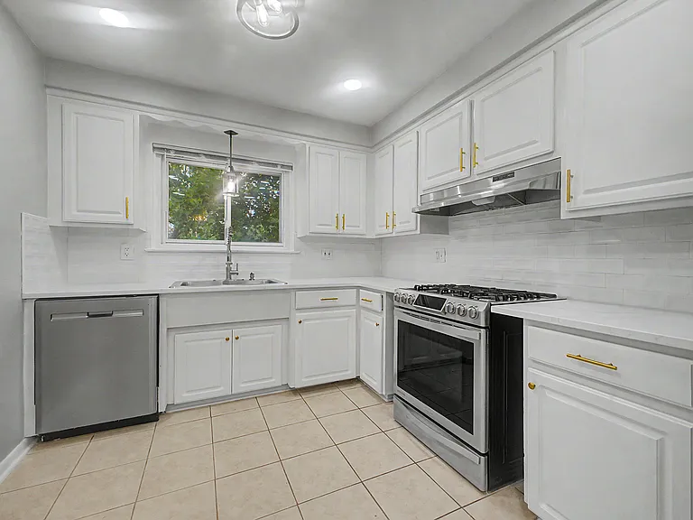 8108 Whitefield St — Photo 10