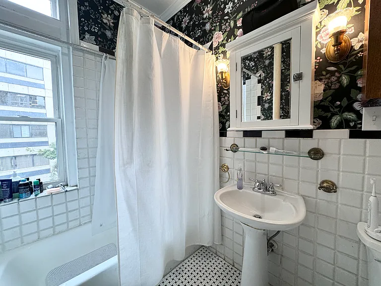 3 Englewood Ave #5 — Photo 3