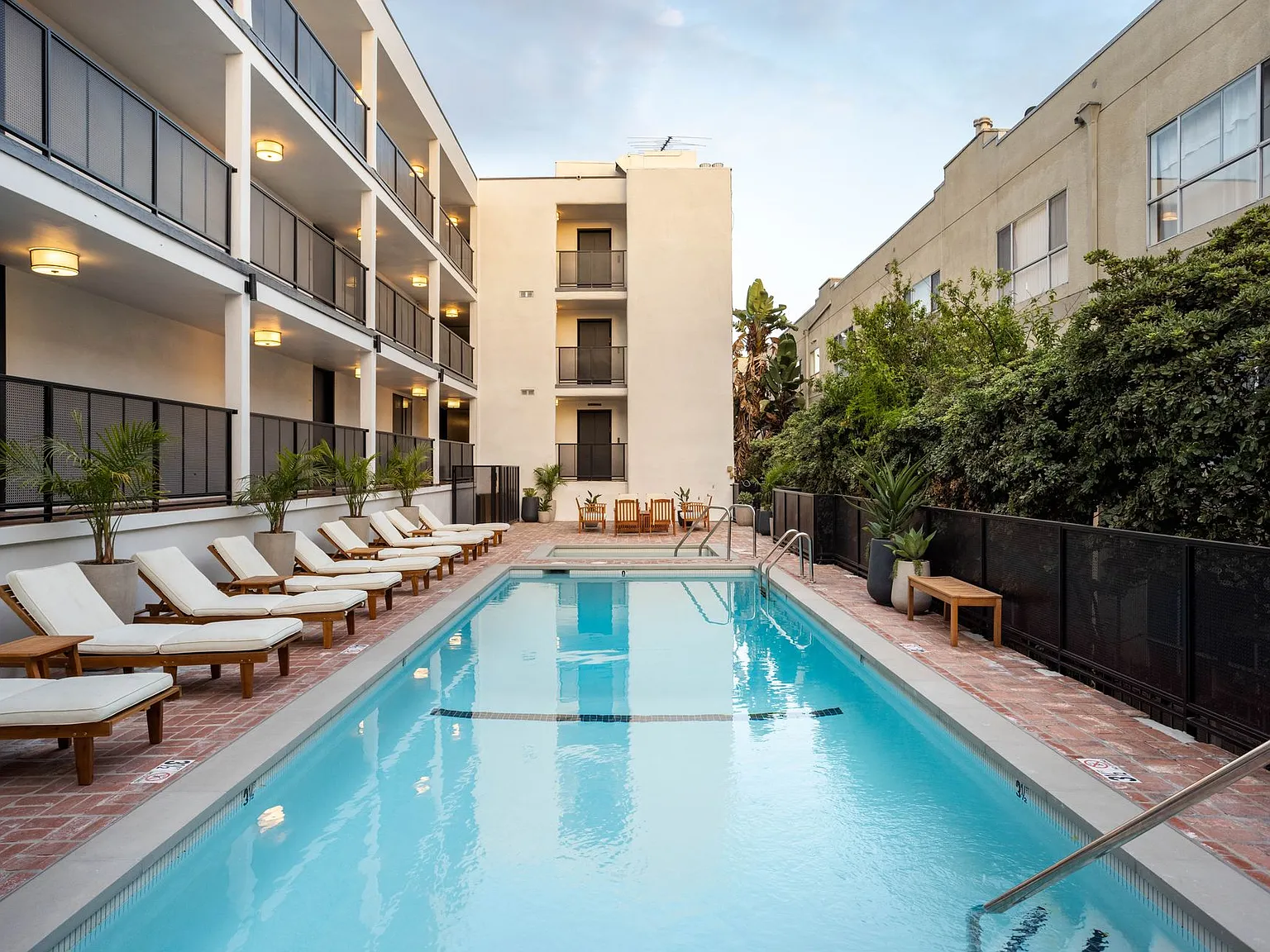 Larrabee Square Apartments — Photo 1