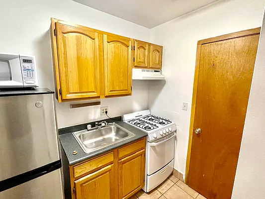 Rented by Hirsch Enterprises Incorporated | media 18