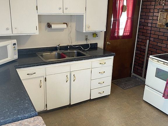 5th image of 1330 E Cuming St