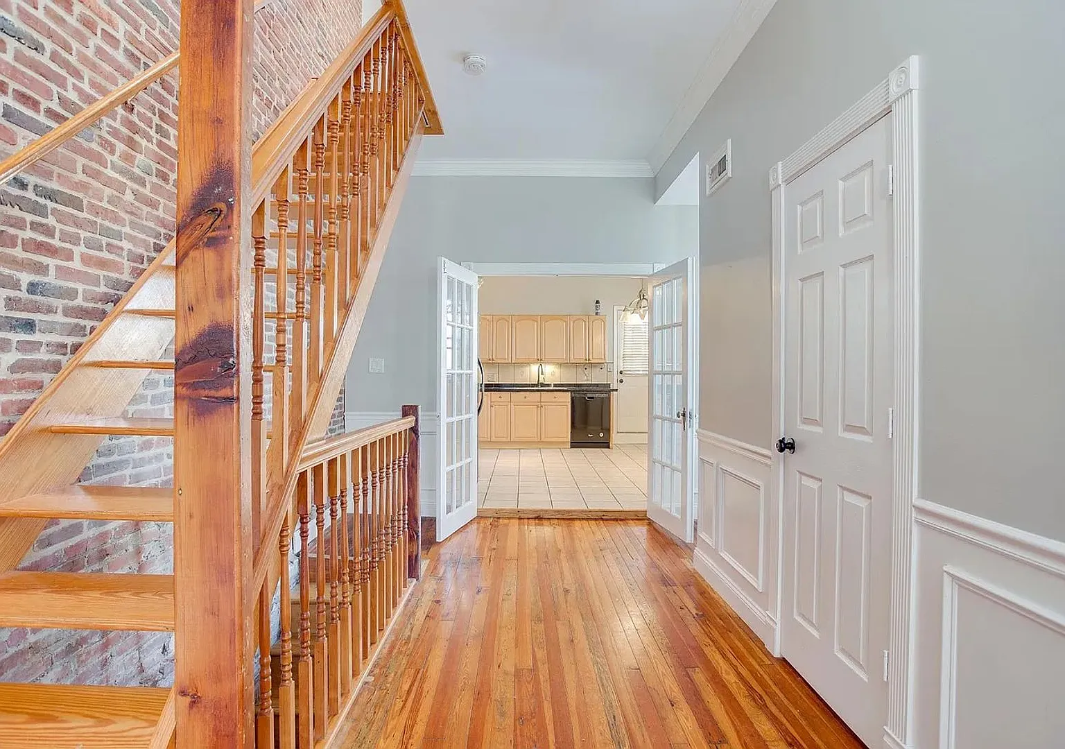 Spacious End Unit Townhouse with Deck and Storage in Highlandtown — Photo 2