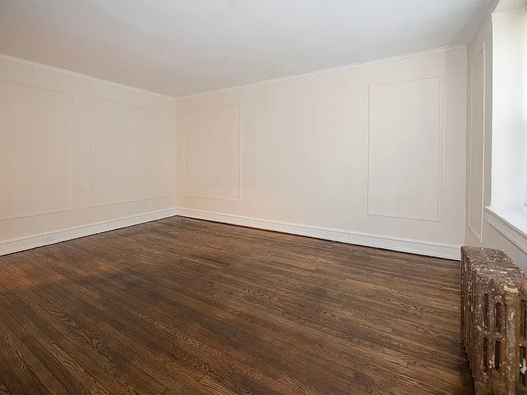 **English Manor Apartments Timeless Charm in the Heart of East Germantown** — Photo 42