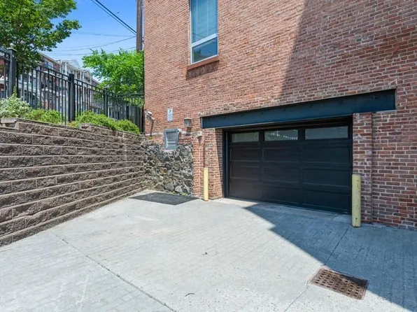 704 Grand Street image 24 of 30