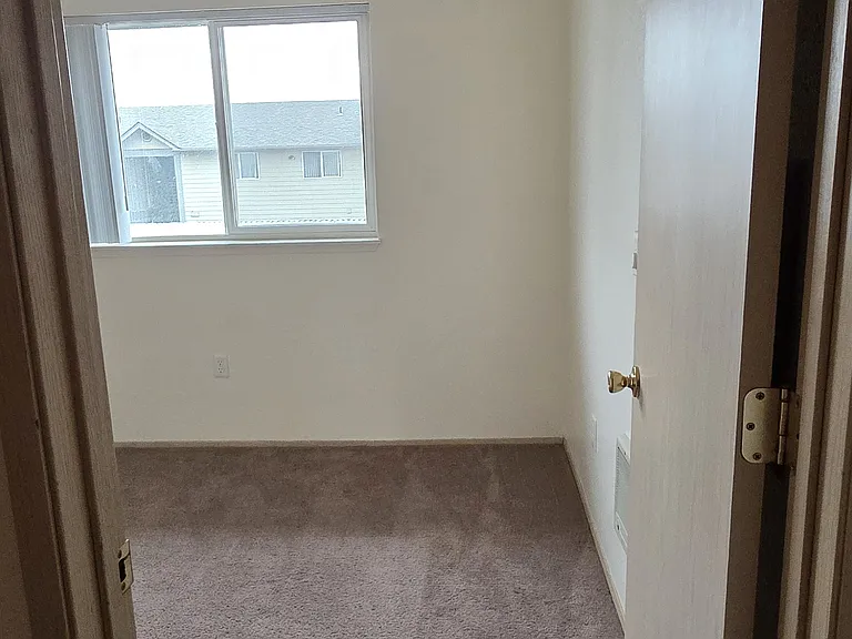 Brittany Crossing Apartments — Photo 27