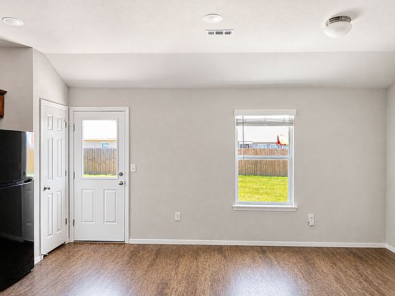 5th image of 2309 Pinewood Ave