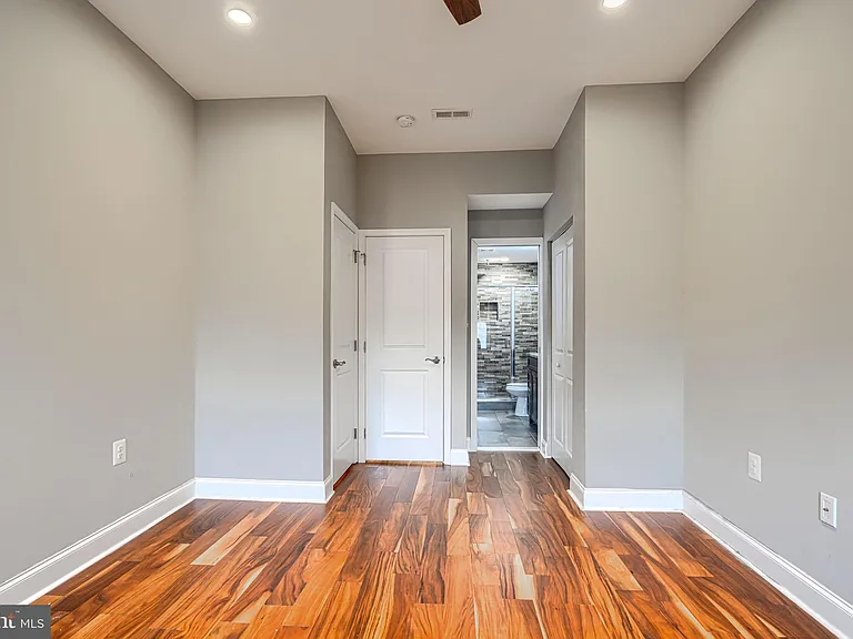 1620 E Clement St — Photo 20