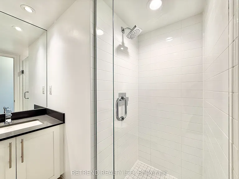400 Adelaide St E #2204 — Photo 21