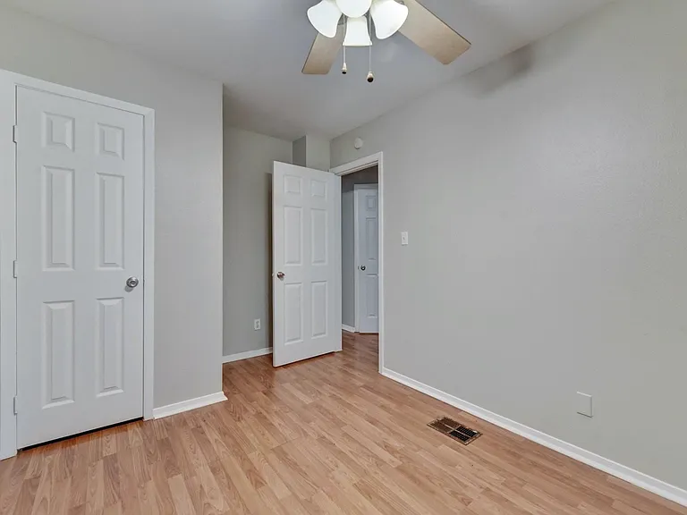 2712 Whitis Ave #B — Photo 9