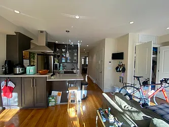 Rented by R New York