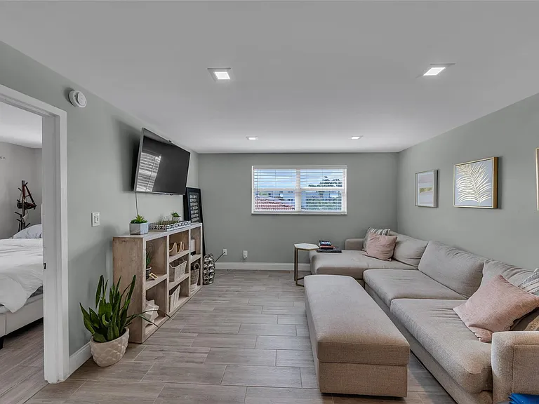 611 NE 14th Ave #306 — Photo 8