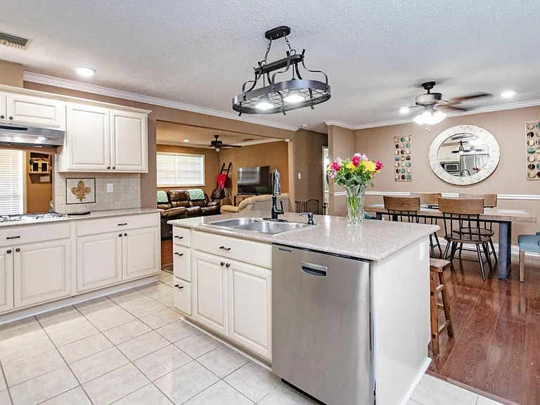 210 N William Dr — Photo 8