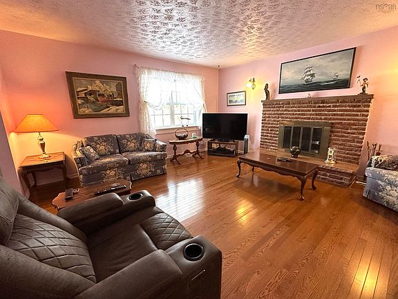 5th image of 77 Emeneau Rd