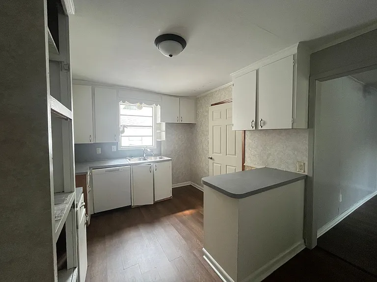 511 Bailey St — Photo 5