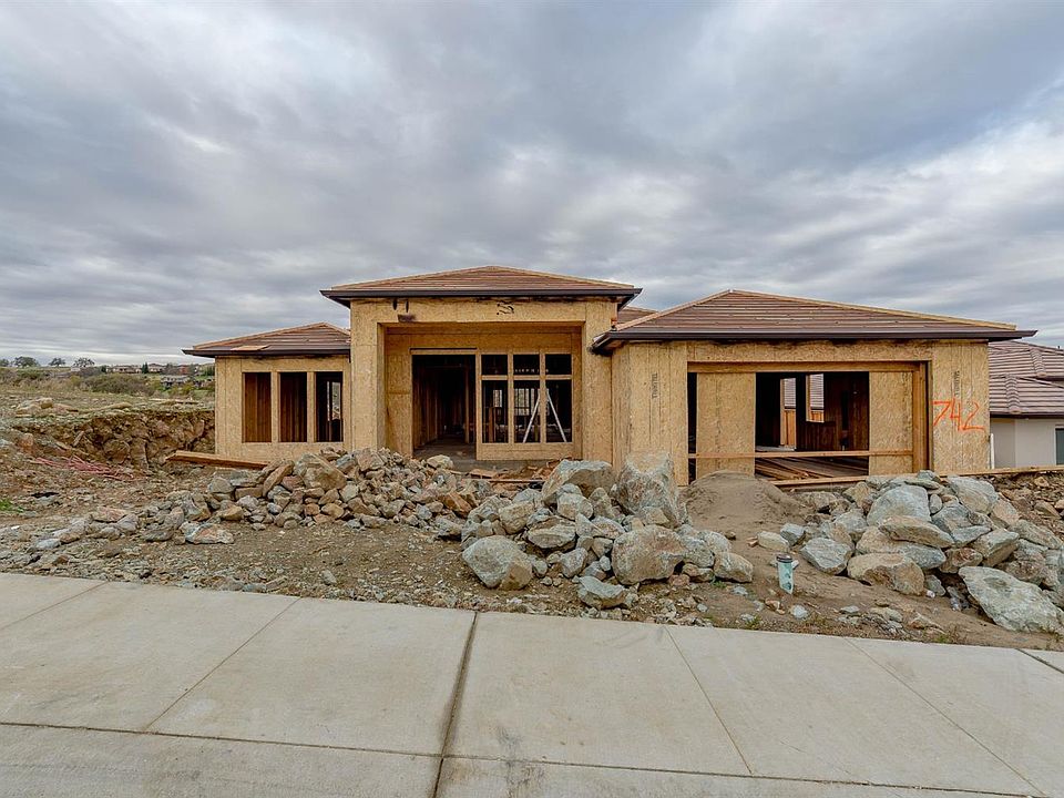 2nd image of 742 Oreno Cir