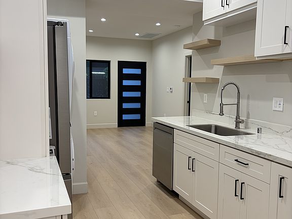 4th image of 2931 S Bronson Ave #1/2