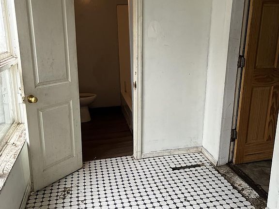 2nd image of 4811 Homerlee Ave