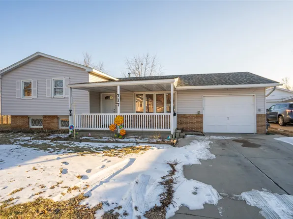 717 S 5th Ave E, Newton, IA 50208