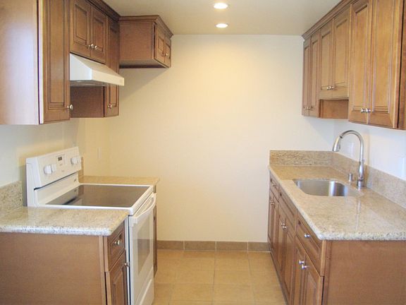 4th image of 124 1st St APT 6