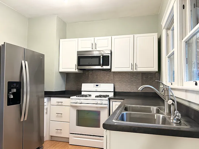 640 N Grant St — Photo 8