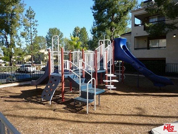 5th image of 5530 Owensmouth Ave APT 312