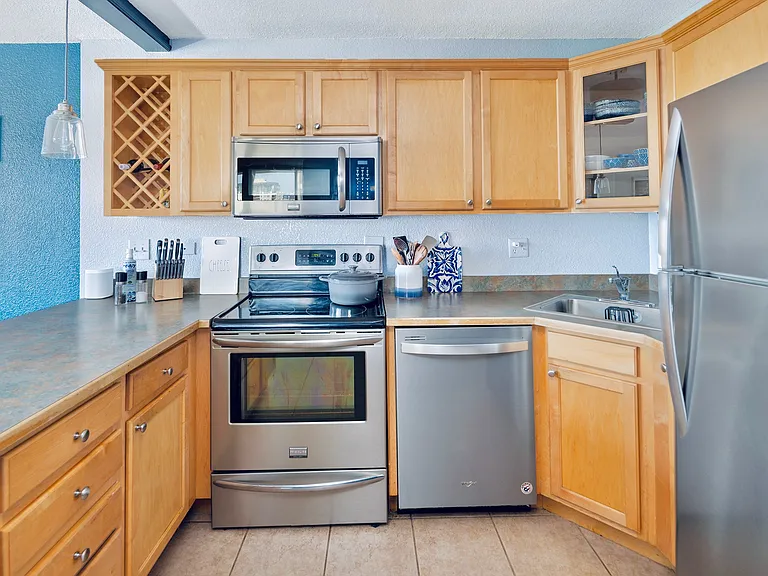 909 N Logan St #8F — Photo 2