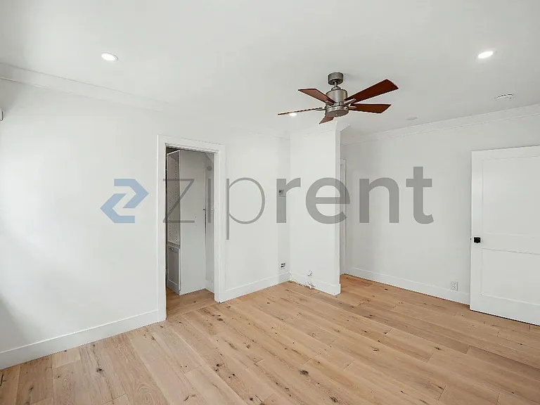 517 Sapphire St — Photo 13