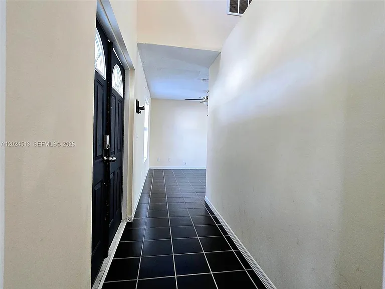 854 SW 8th Pl — Photo 3