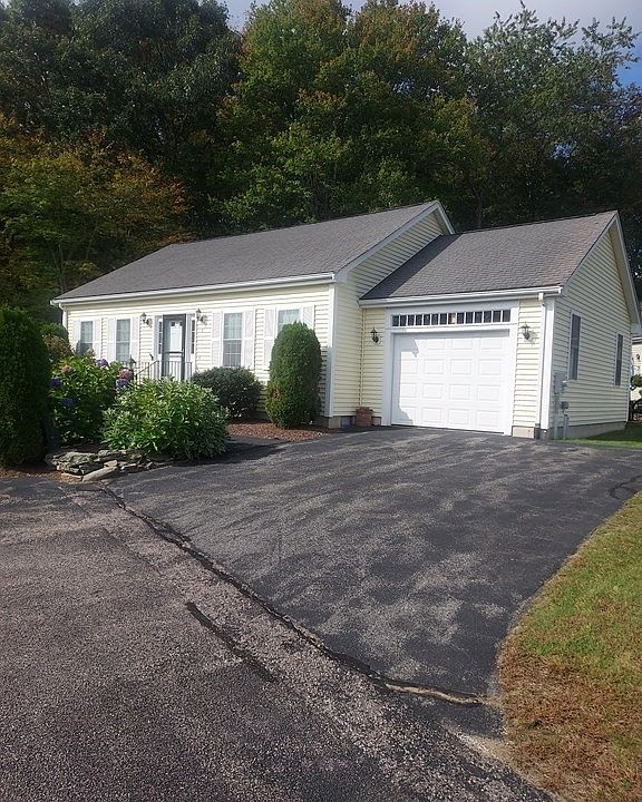 1st image of 6 Gloria Dr
