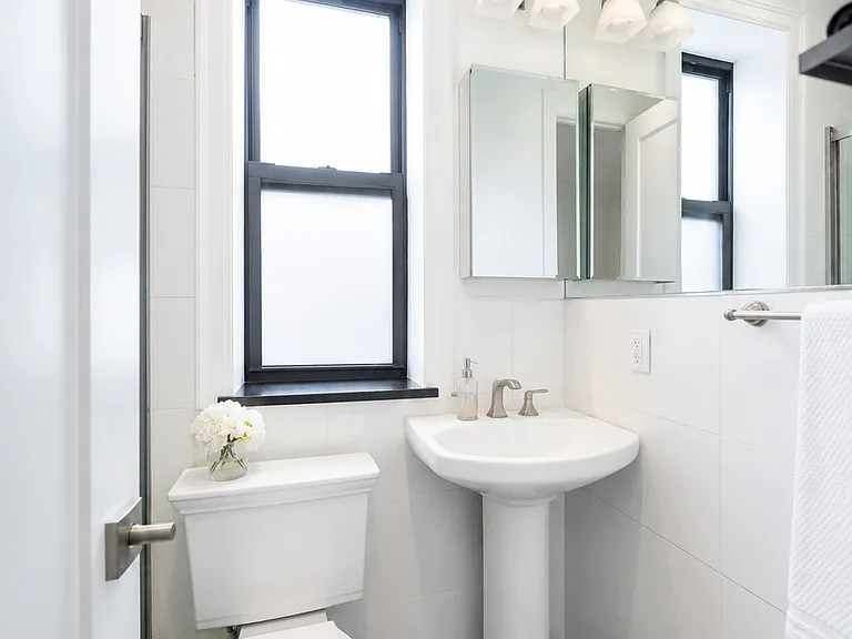 106 W 13th St #29 — Photo 6