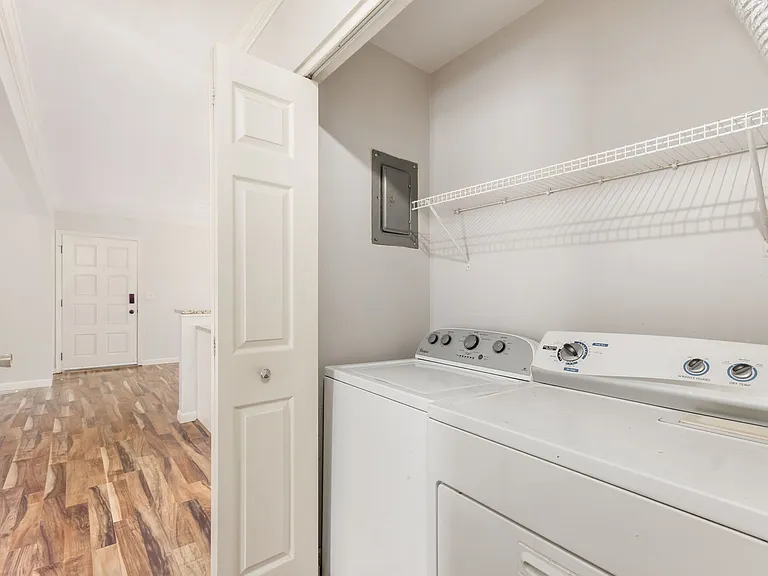 1589 Arlington Ave — Photo 30