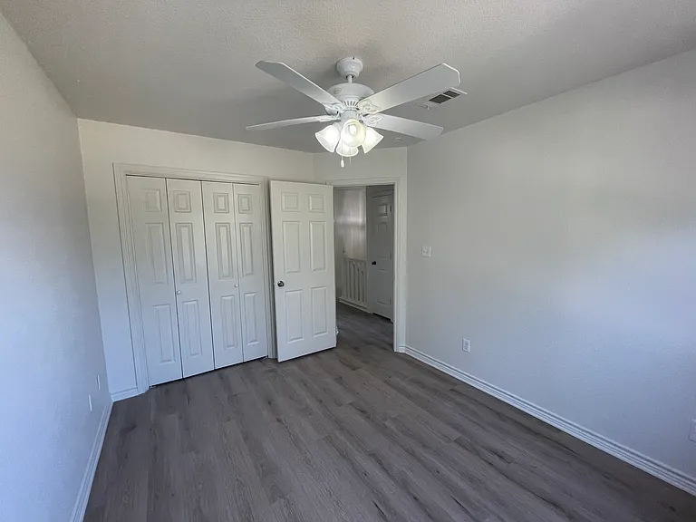 503 Gateway Pkwy #5 — Photo 16