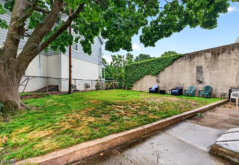 319 Paterson Ave — Photo 12