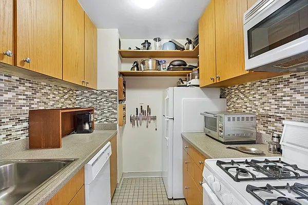 Rented by Compass | media 18