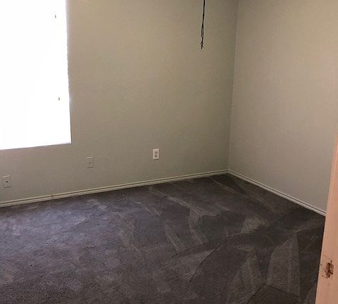4th image of 909B NW Summercrest Blvd #1
