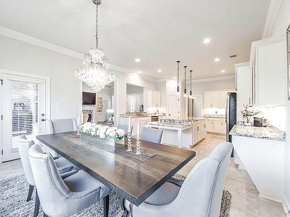 5th image of 375 Royal Oak Blvd