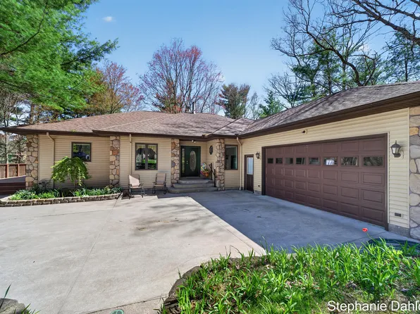 9160 Mill Pond Trl, Whitehall, MI 49461