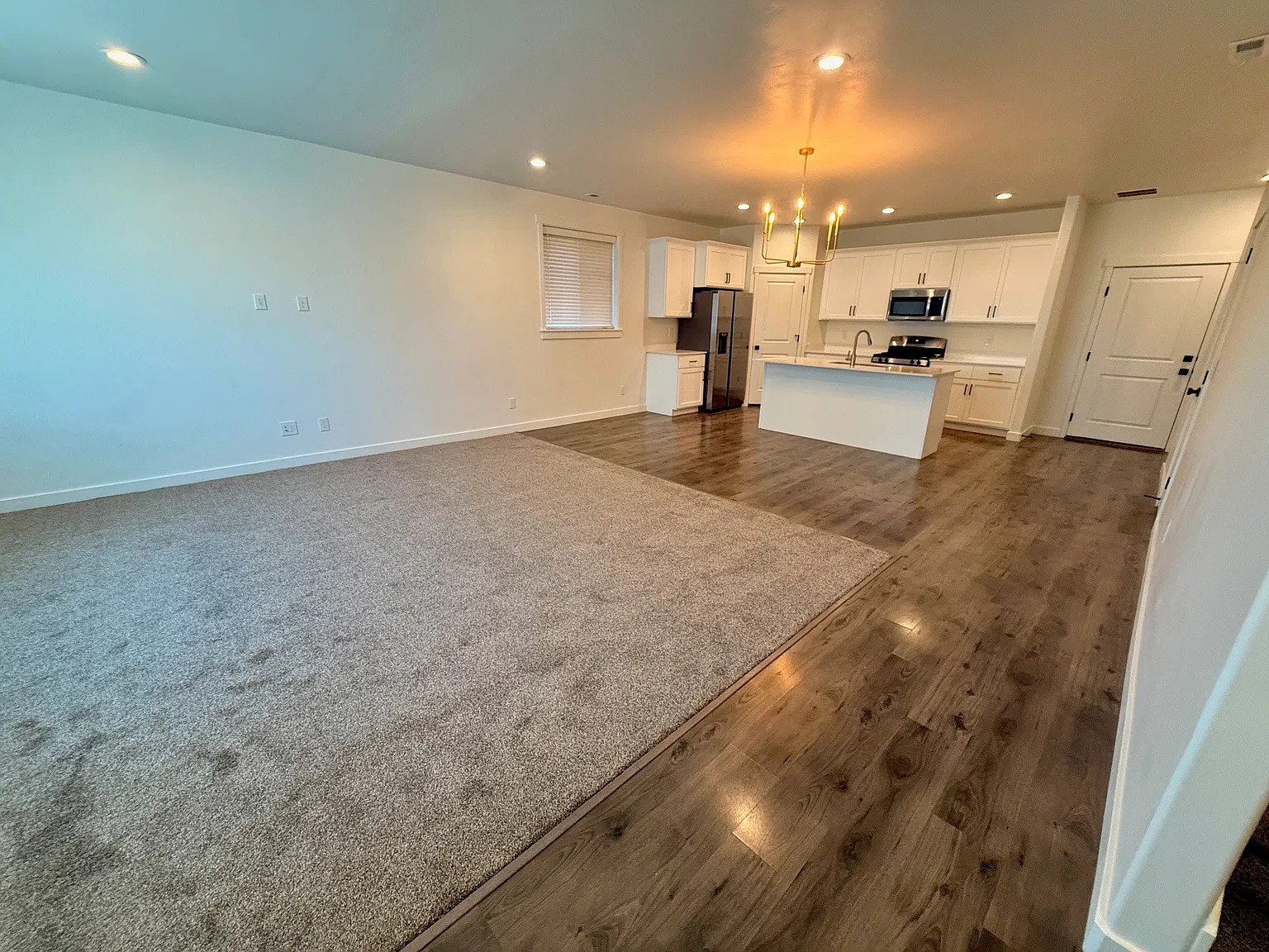 3 bed, 2.5 bath, 1680 sqft, $2,200 — Photo 2