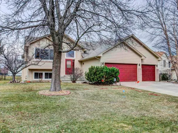 8907 Loch Lomond Blvd N, Brooklyn Park, MN 55443