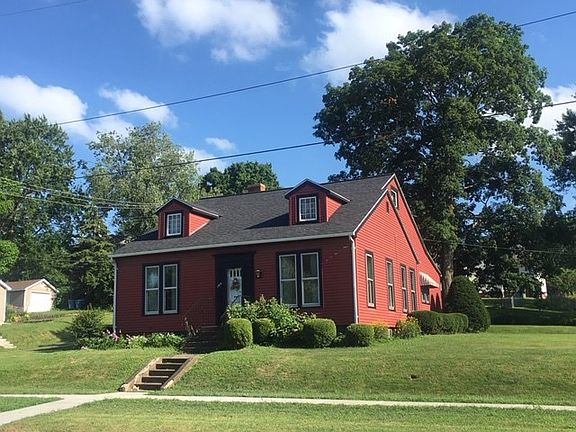 3rd image of 104 W Lincoln Ave