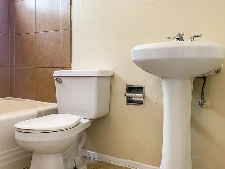 One Bedrooms near VA Hospital — Photo 24