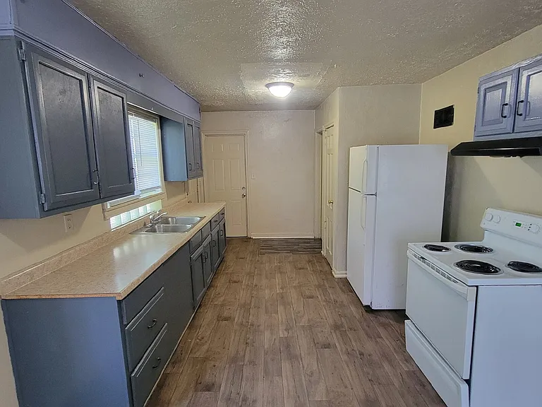 2862 S Taft Ave — Photo 5